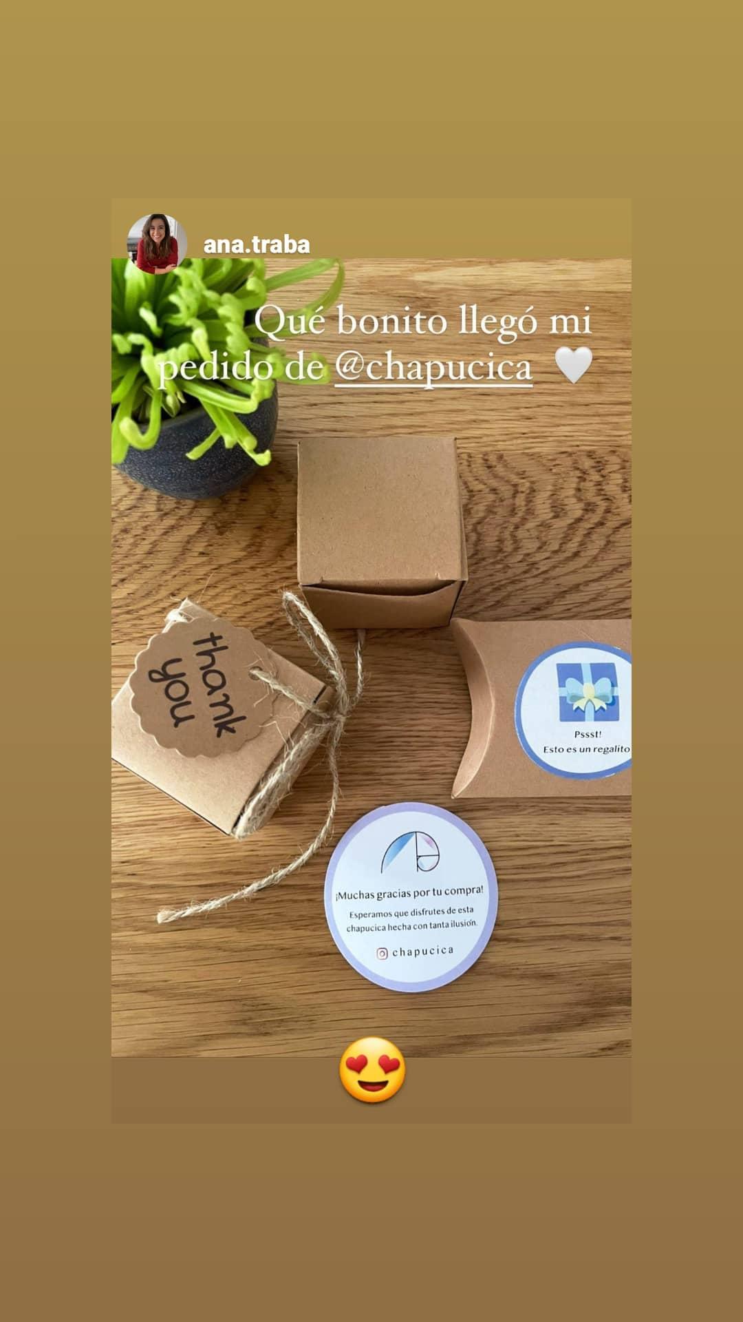 Pedido de Chapucica empaquetado en cajas kraft con tarjeta de agradecimiento
