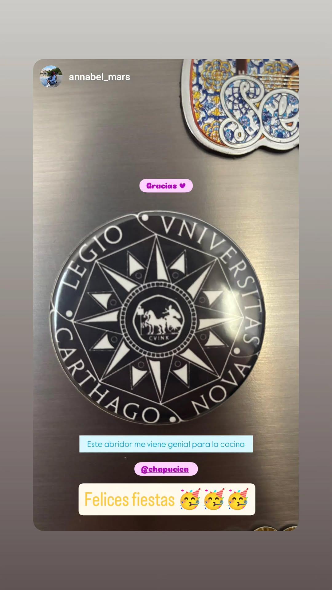 Abridor personalizado con rosa de los vientos y el texto Legio Universitas Carthago Nova